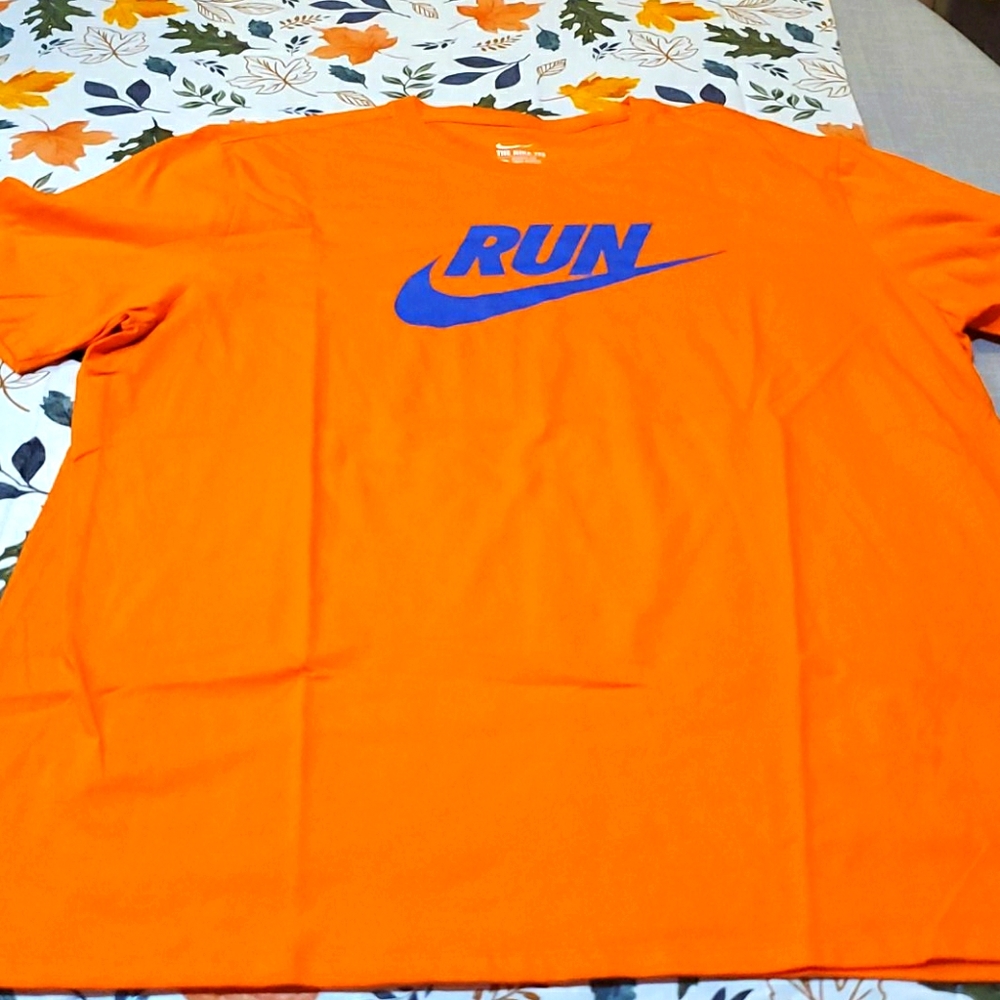 Nike tee too 🟨🟧🟨🟧🟠🟡👕👕👕new